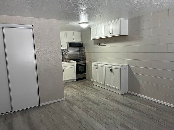 2nd image of 1611 Gold Ave SE #8