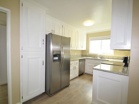 4th image of 4104 Emerald St APT C