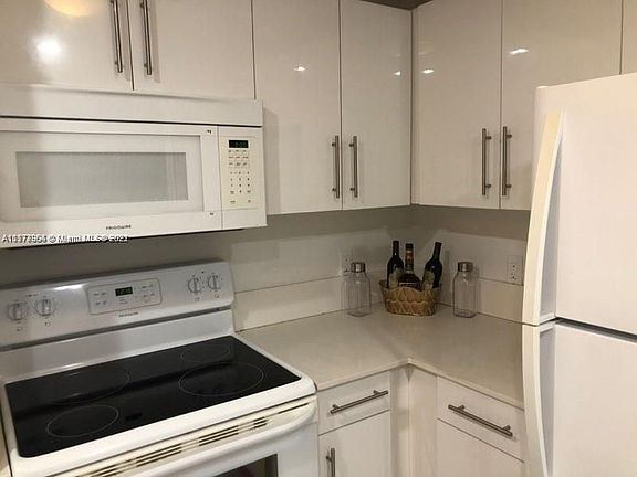 5th image of 185 SE 14th Ter APT 2611