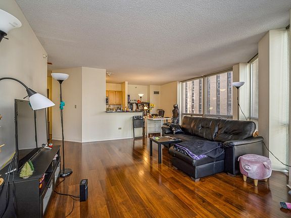 5th image of 222 N Columbus Dr APT 509