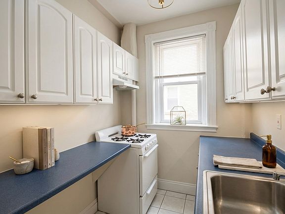 5th image of 14 Orkney Rd APT 4