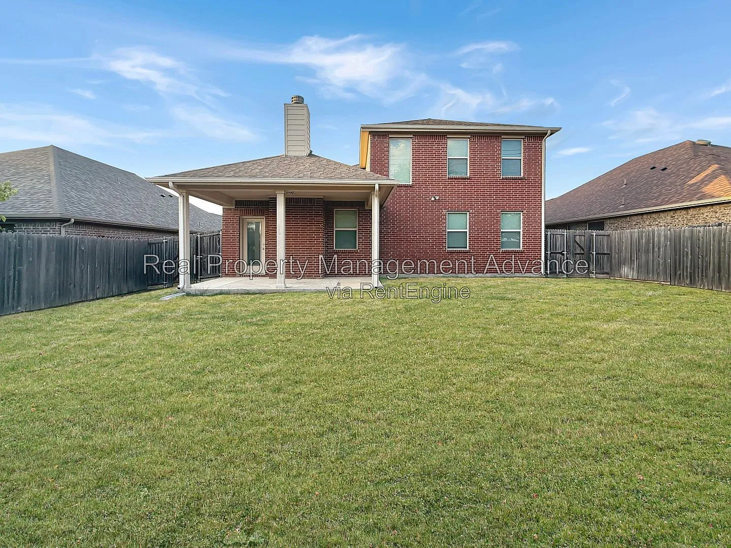 4 bed, 2.5 bath, 2547 sqft, $2,450 — Photo 2