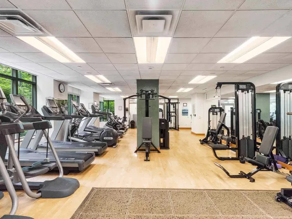 211 North End Avenue image 11 of 14