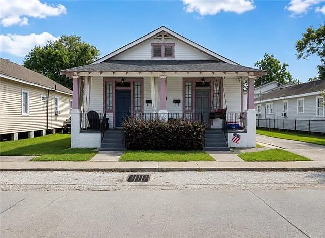 429 Chalmette St — Photo 1