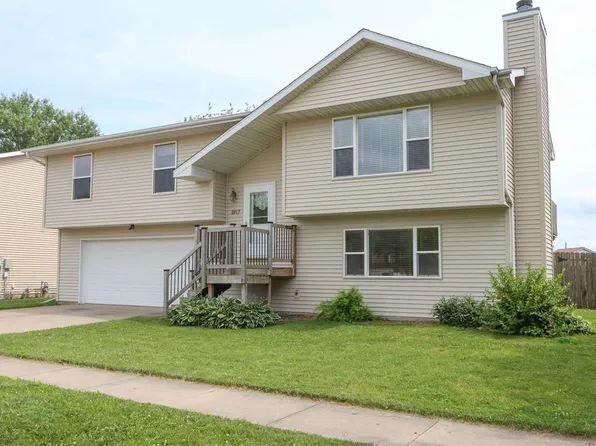 1917 Lakeside Dr, Iowa City, IA 52240