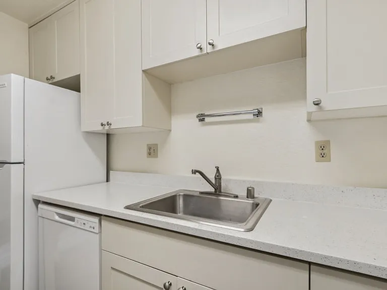 Sequoia Apartments 3 MONTHS FREE RENT on 3 and 4 bedroom townhomes — Photo 11