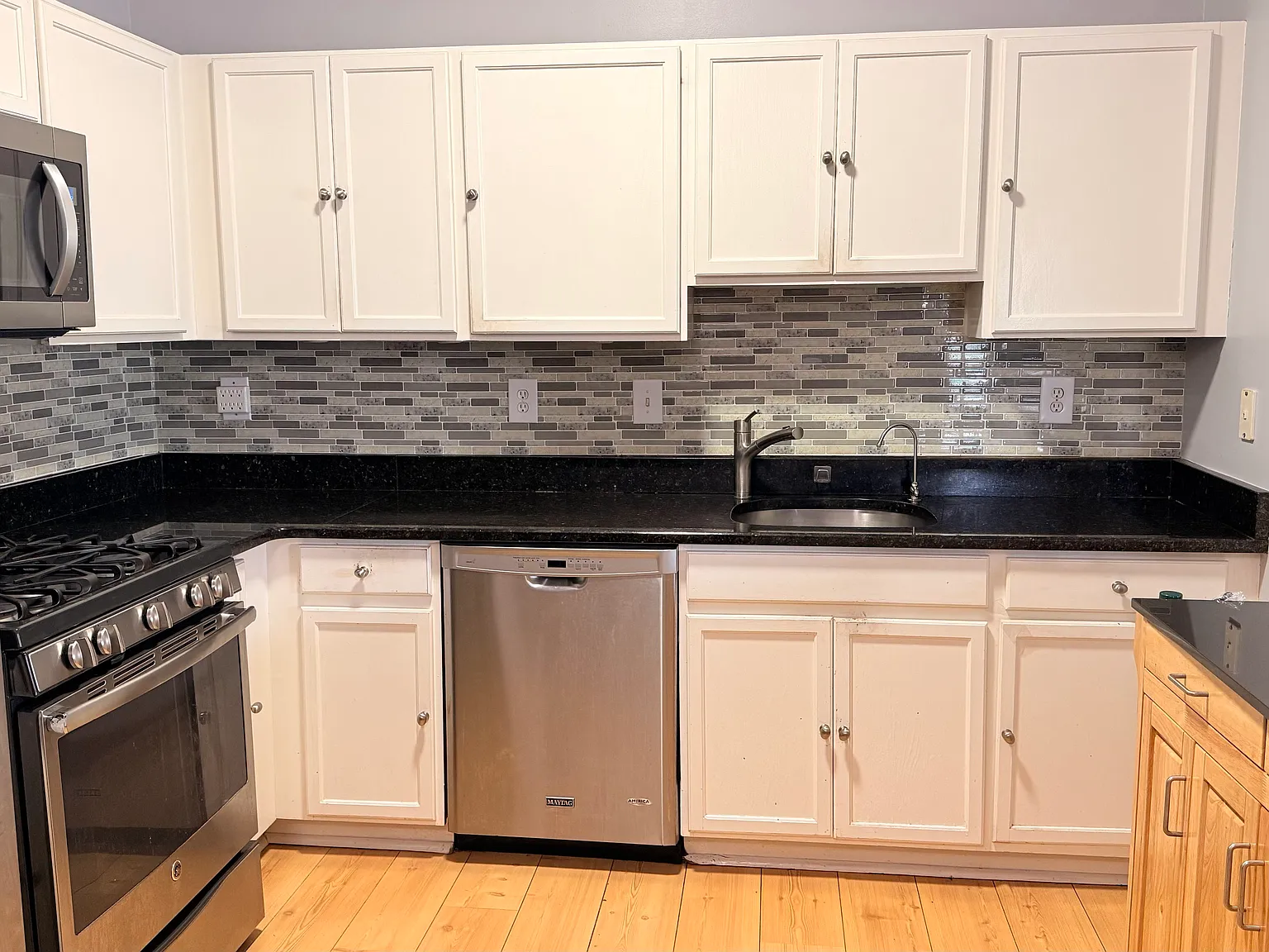 2 bed, 1200 sqft, $2,400 — Photo 3