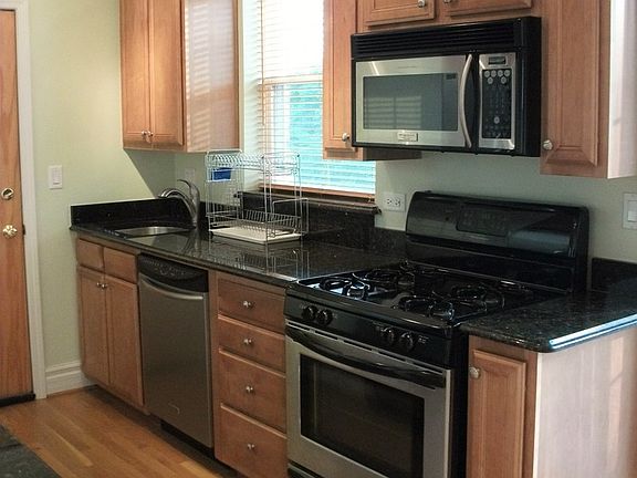 3rd image of 6048 N Francisco Ave #3M