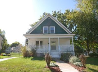 749 Armour Rd, Oconomowoc, WI 53066