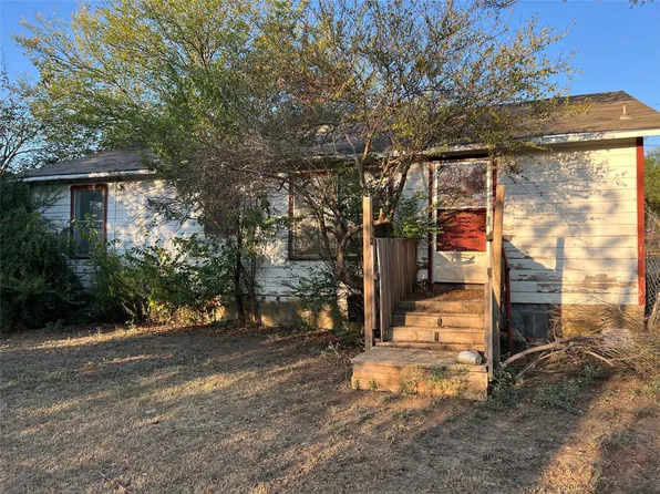 213 S 6th St, Jacksboro, TX 76458