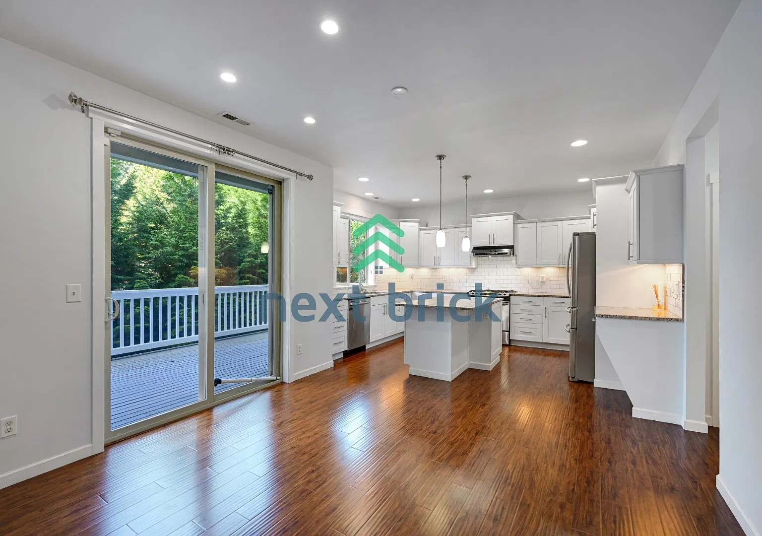 5-Bedroom Finn Hill Home with a Spacious Deck, EV Charger & 2-Car Garage — Photo 4