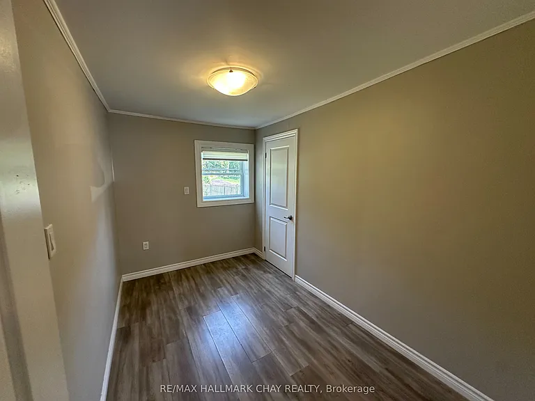 270 Moffat St #A — Photo 12