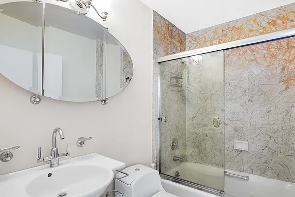 Rented by Level Group | media 12