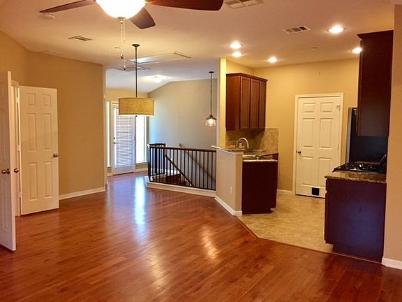 5th image of 1310 Parmer Ln #17C