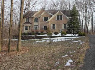 9960 Campton Ridge Dr, Chardon, OH 44024