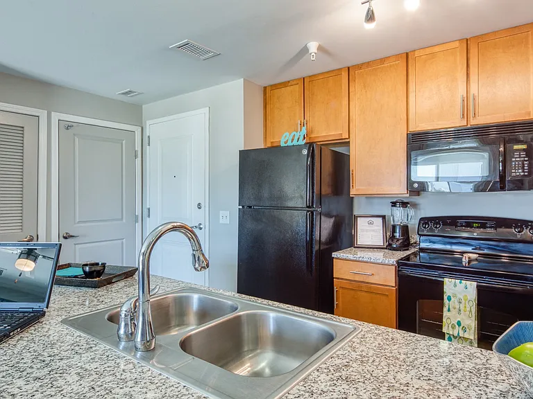 Liberty Apartments — Photo 14