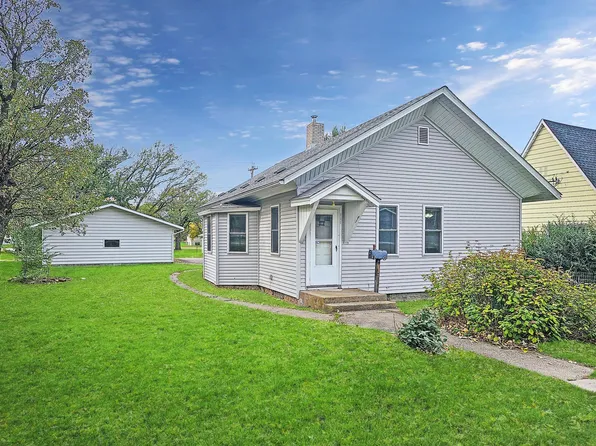 611 7th St NE, Little Falls, MN 56345