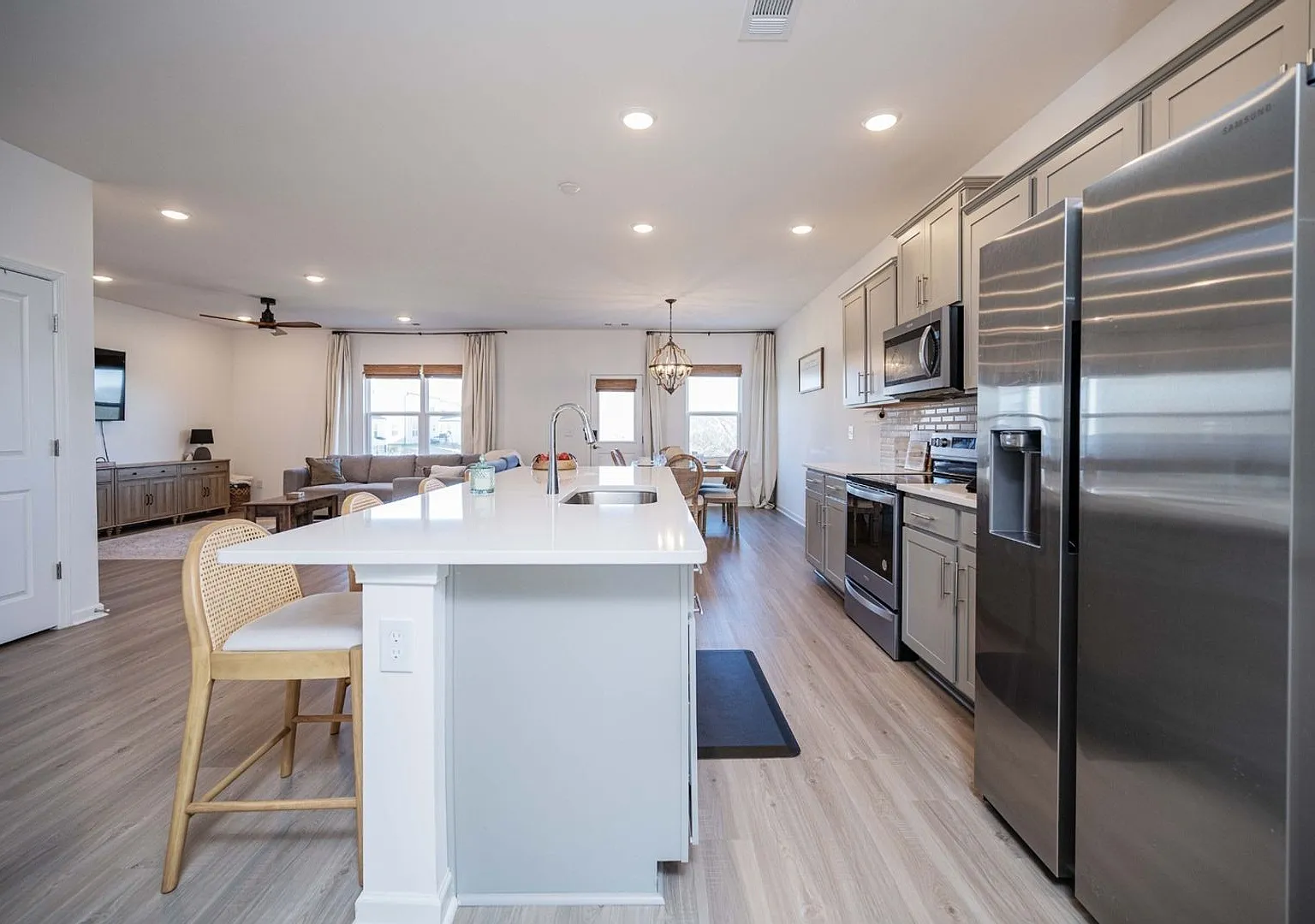 Spacious 5BR House in La Vergne — Photo 4