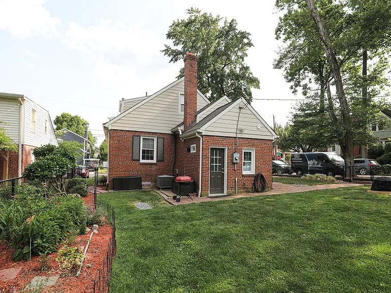 15 W Howell Ave — Photo 35
