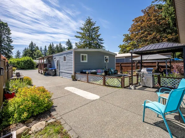 2102 Stadacona Dr, Comox, BC V9M 3P7