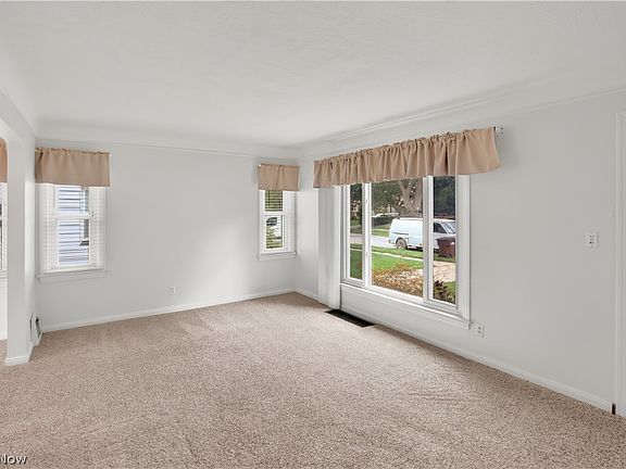 5th image of 8120 Pelham Dr