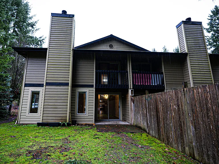 5704 183rd Ave E — Photo 1