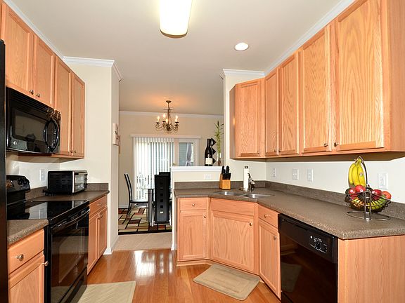 3rd image of 2364 Whiteoak Way SE
