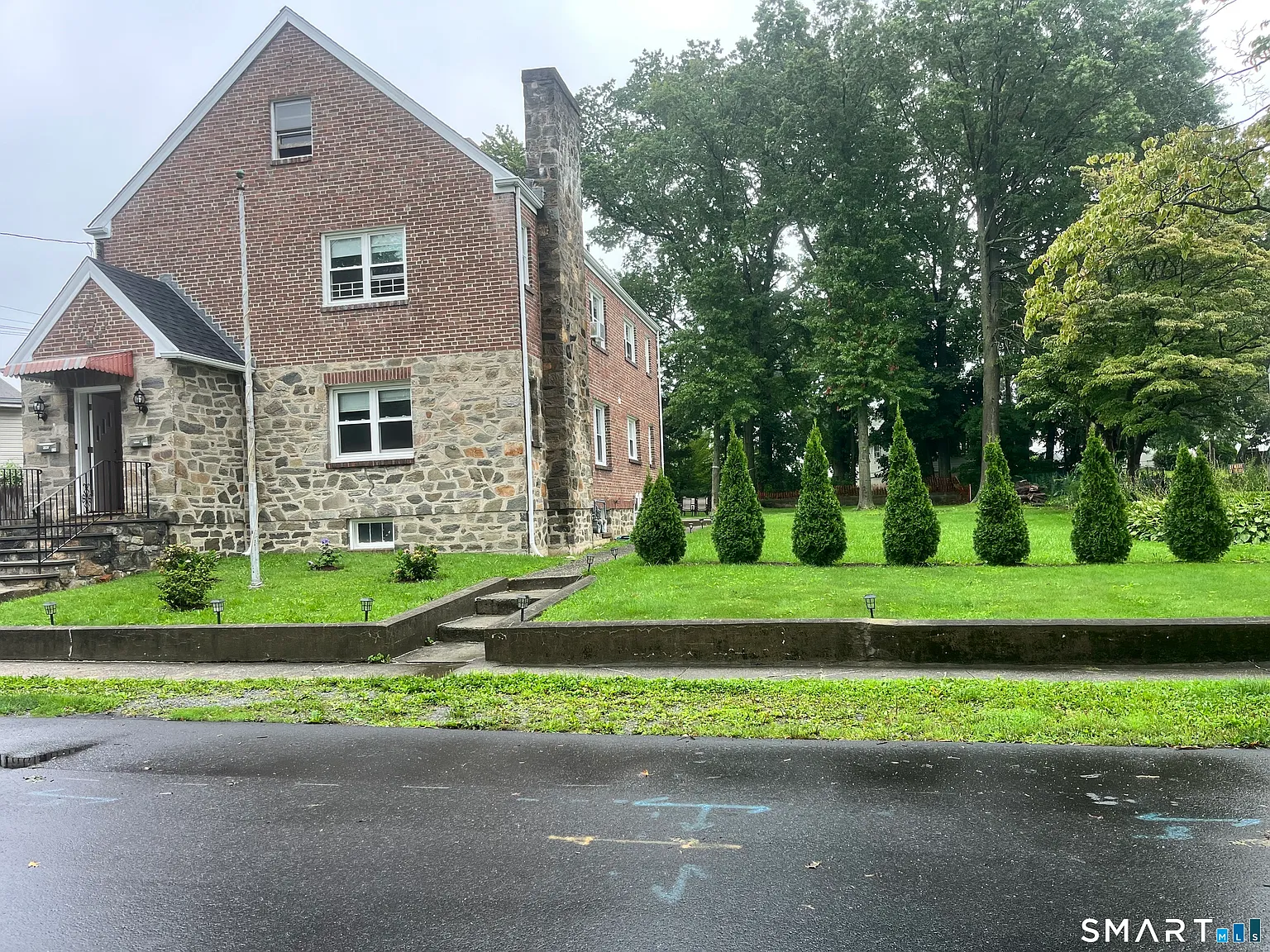 2 bed, 1.0 bath, 1246 sqft, $2,200 — Photo 1