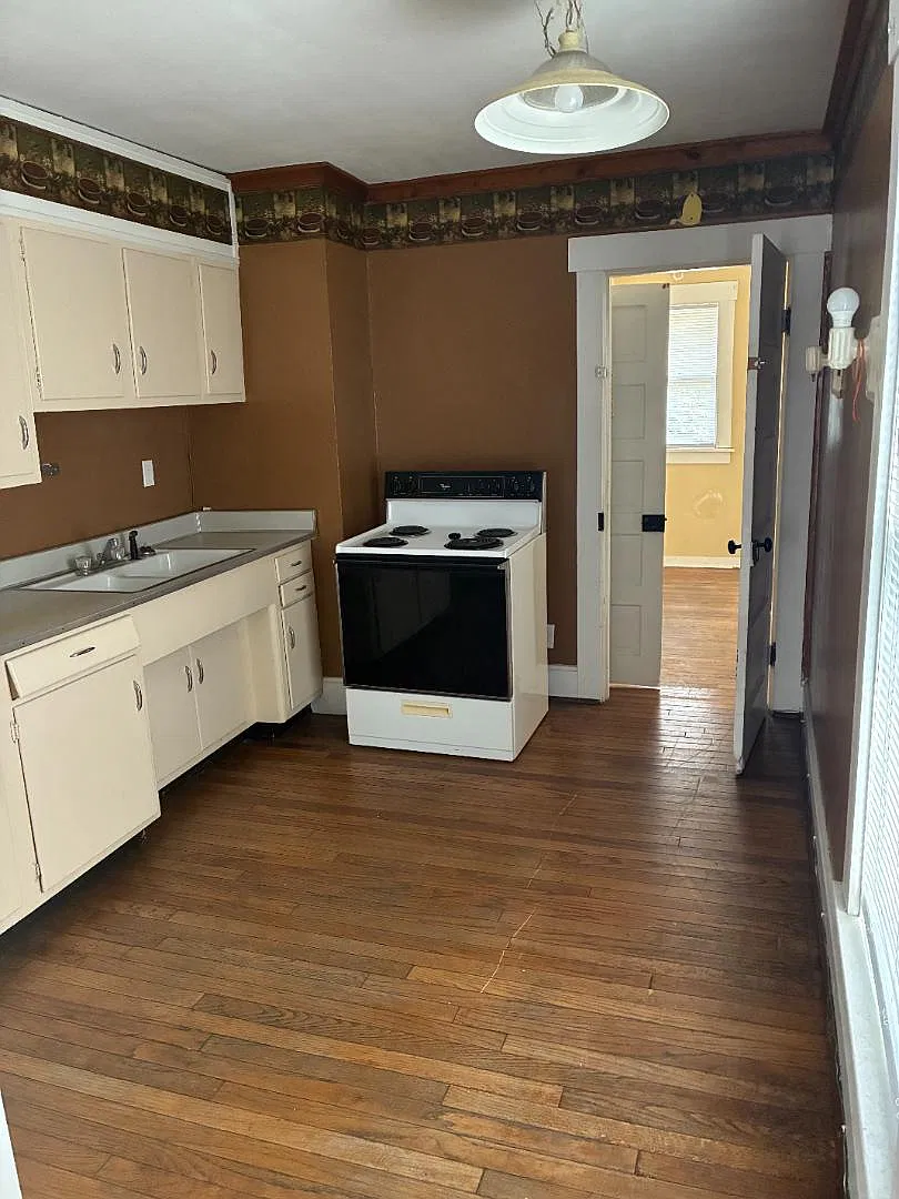 430 W Main St - 430 1/2 W Main — Photo 4