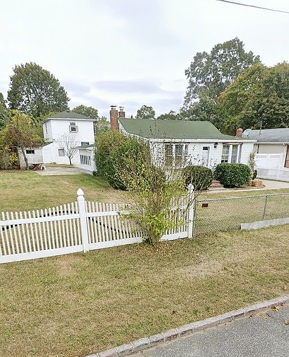 1st image of 35 Oaklawn Ave