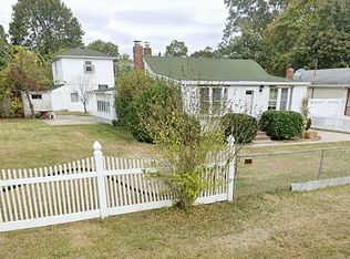 35 Oaklawn Ave, Farmingville, NY 11738