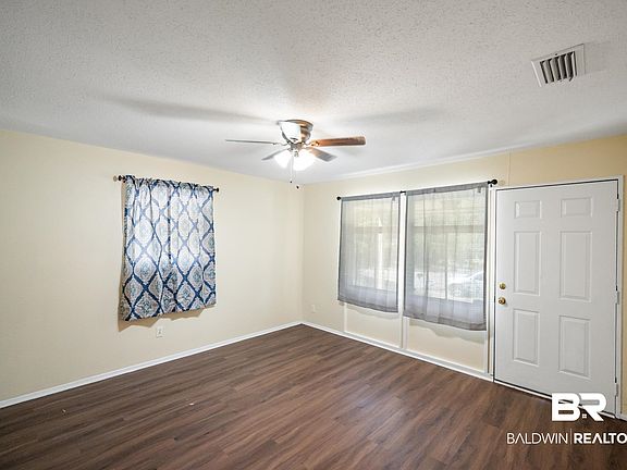 3rd image of 4113 Seabreeze Rd N