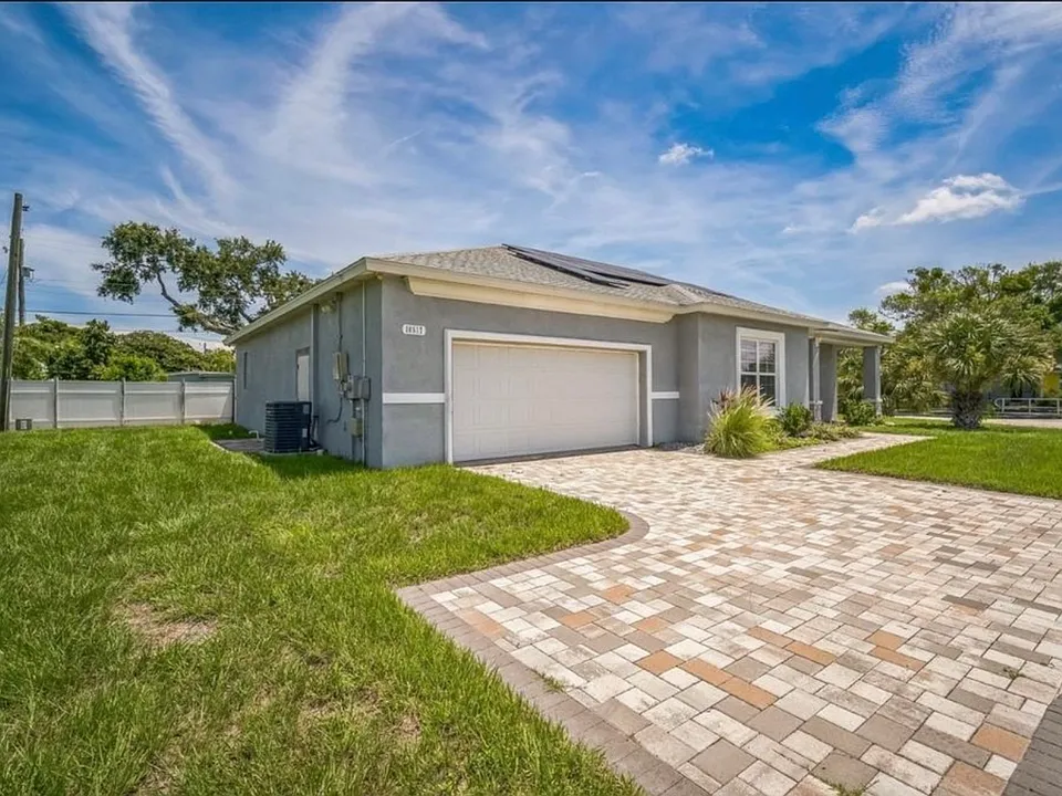 10517 Camelia Dr