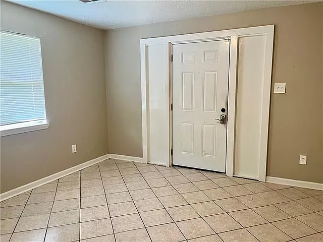 914 Compromise St — Photo 4