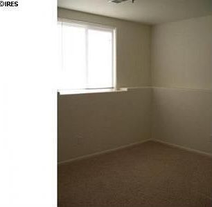 5th image of 832 E 21st St