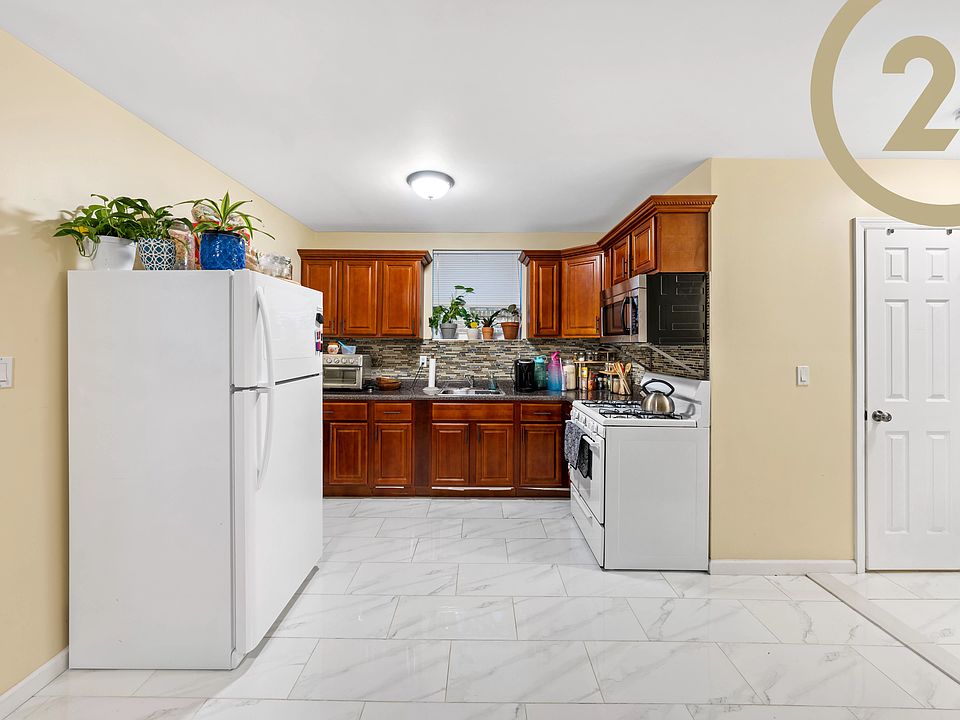 1st image of 3240 Colden Ave Floor 1