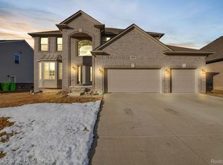24249 Dartmoor Dr, Macomb, MI