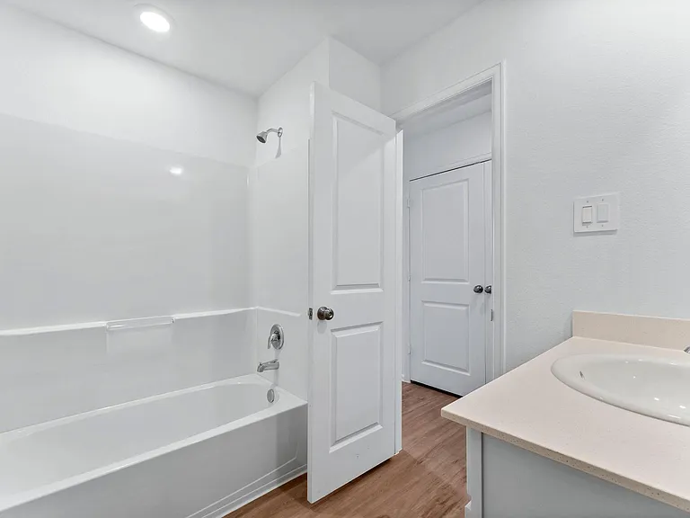 318 Harbor Bend Ct — Photo 8