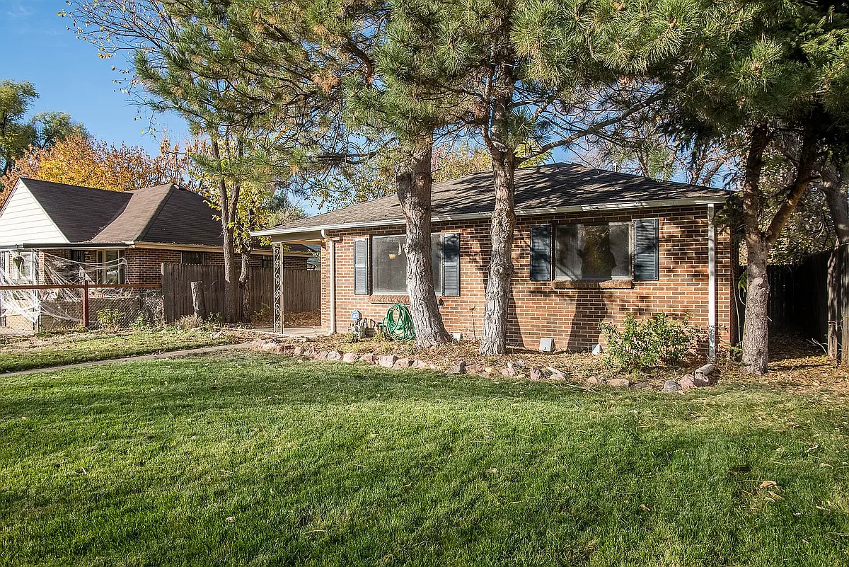 Building Photo - 3395 Oneida St #1