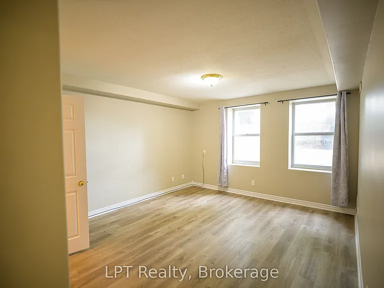 317 Queen St #103 — Photo 10