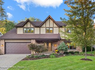 2320 Oak Hill Dr, Lisle, IL 60532