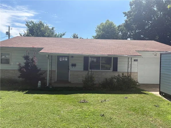 1005 N Kansas St, Springdale, AR 72764