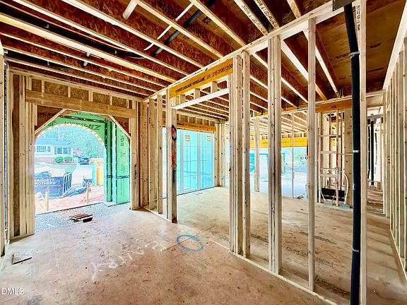 5th image of 3422 Redbud Ln