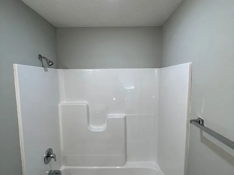 2444 N Benton Ave — Photo 19