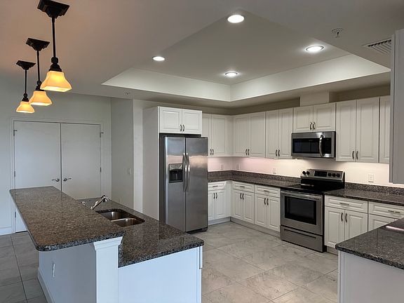 4th image of 201 W Marion Ave Unit 1402