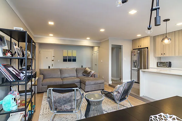 Sold by Remax City Square | media 2