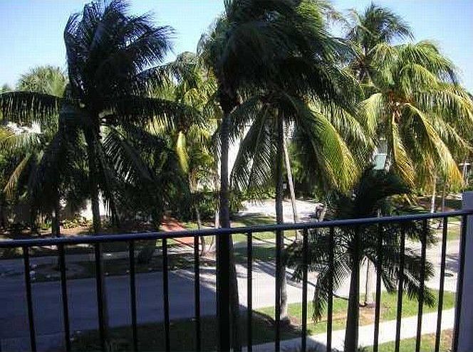 1st image of 575 Crandon Blvd APT 313