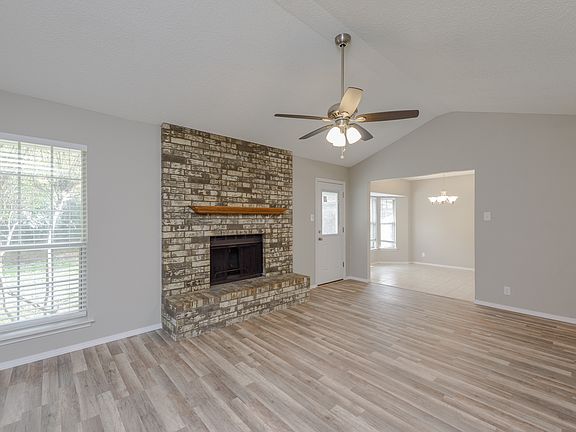 5th image of 289 Casie Ct