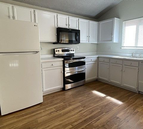 4th image of 20081 E Bellewood Dr