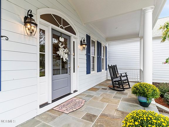 5th image of 2574 Hillsborough Drive